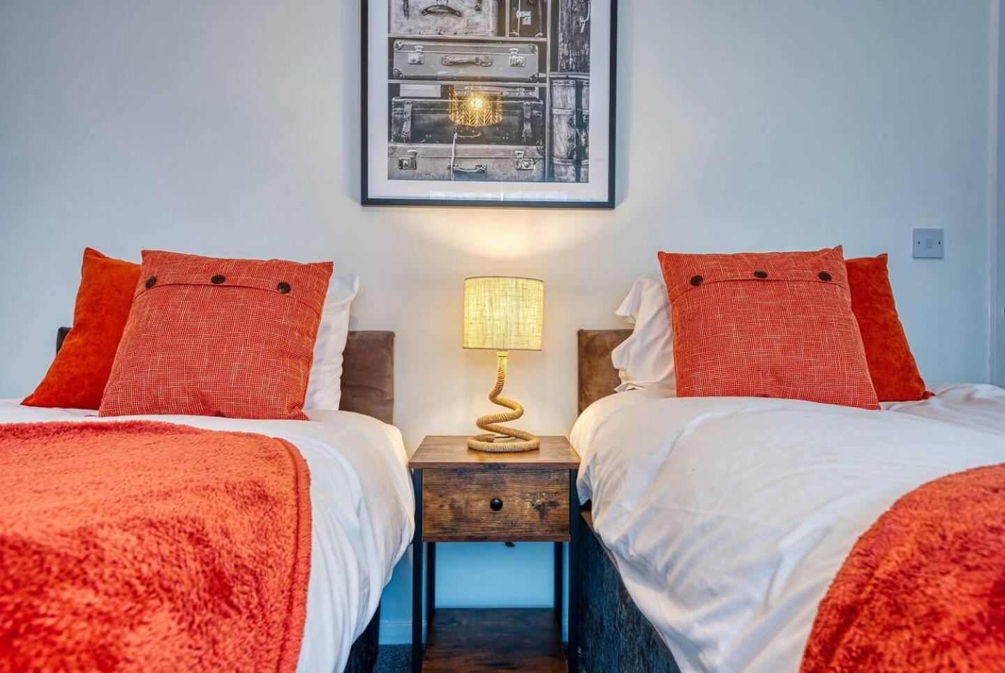 Dudley-5 Beds-Contractors-Parking-Long Stay! Экстерьер фото